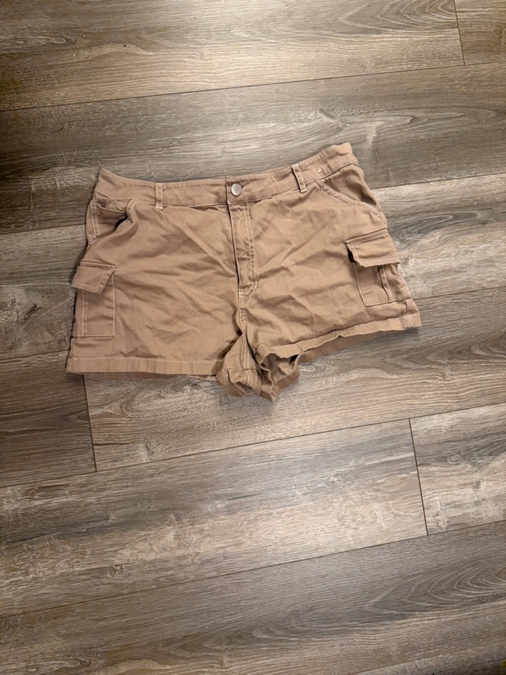 🚨 5/$30 🛍️🚨Womens Cargo Shorts in Beige with Side Pockets